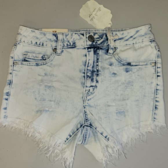 Altar'd State Pants - Altar'd State Cloud Wash Distressed Denim‎ Shorts w/Frayed Hem